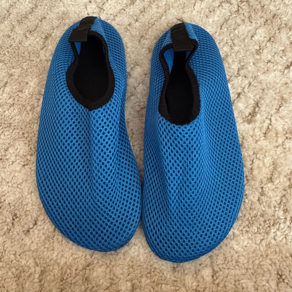 Youth water shoes NEW